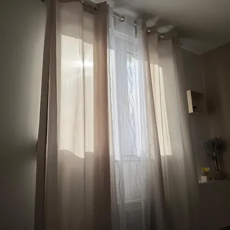 Cozy Wellington-studio Near Arras Station And Center Achicourt